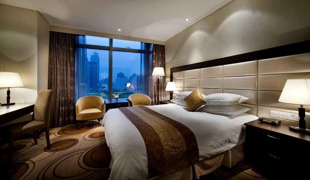 Hotel Xujiahui Park 4*